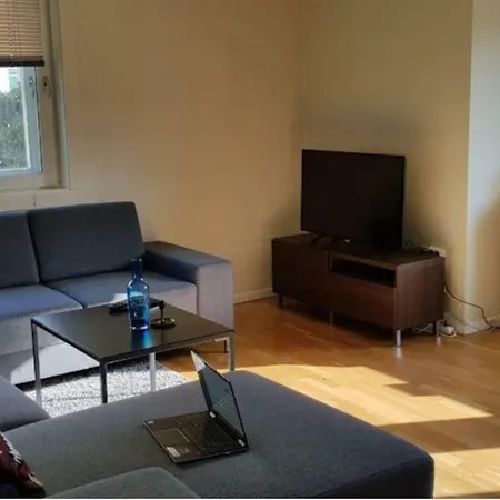 Spacious, Modern Apartment, Central Location, 3br *