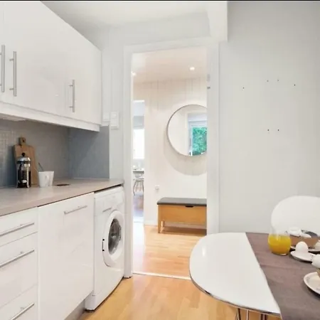 Spacious, Modern Apartment, Central Location, 3br * Μπέργκεν